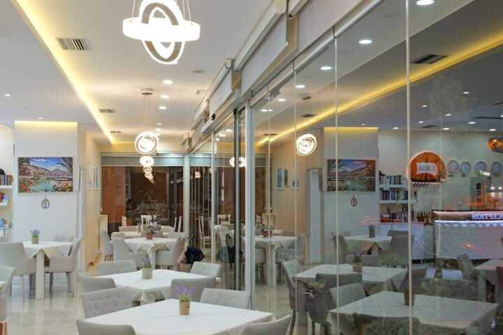 Dining 98 of 119