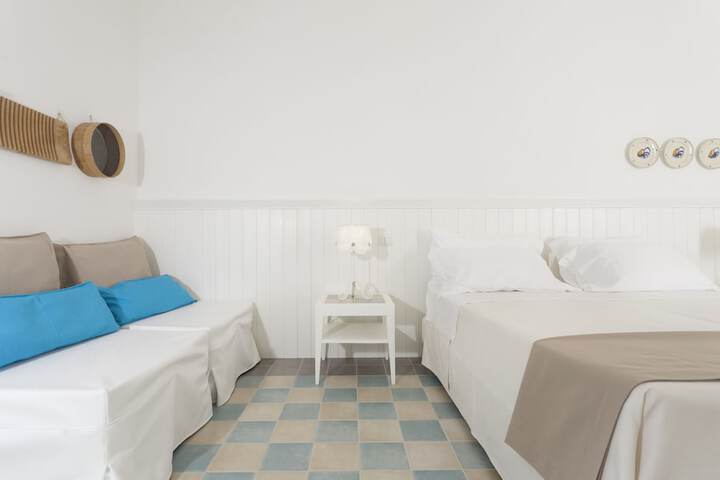 Room 3 of 105