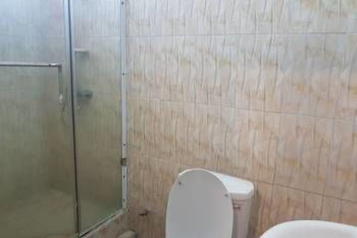 Room 4 of 13