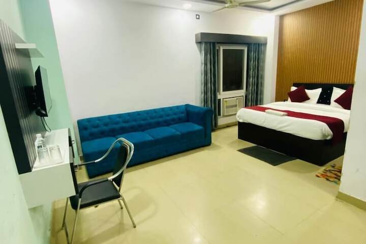 Room 11 of 24