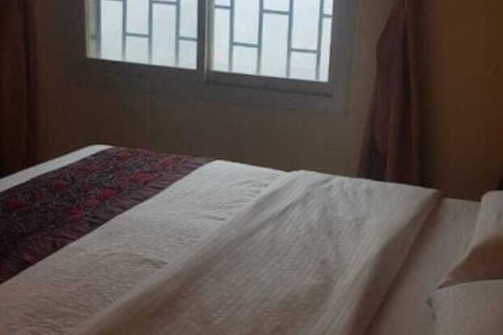Room 4 of 18