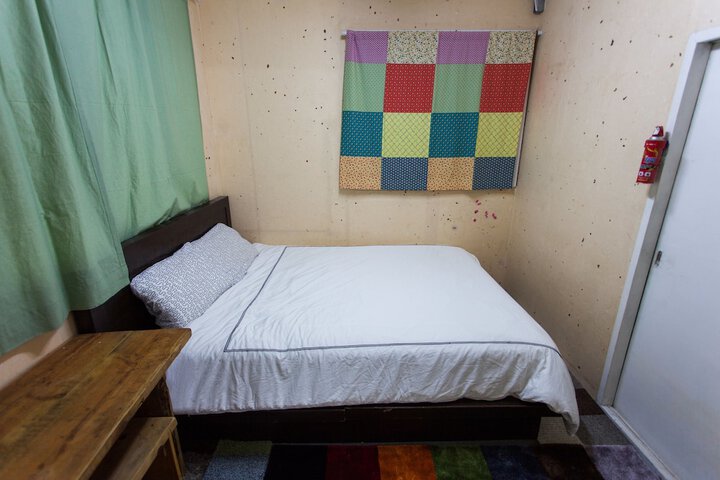 Room 16 of 28