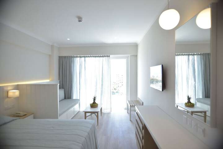 Room 11 of 38