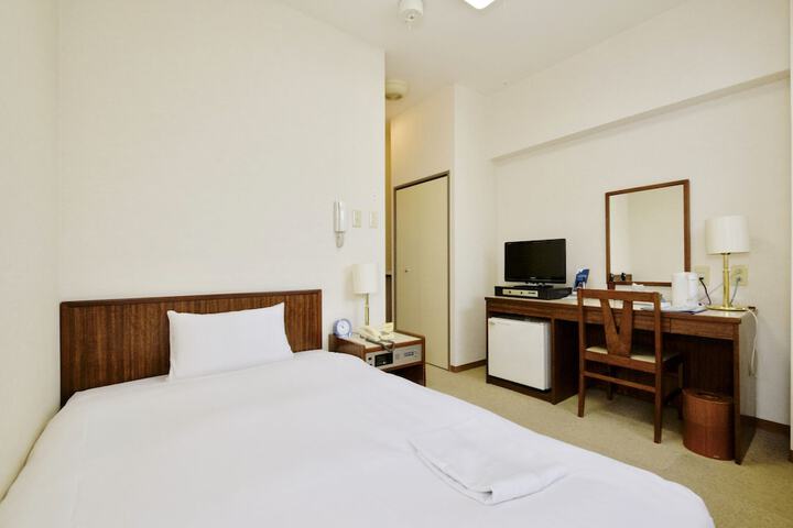 Room 8 of 35