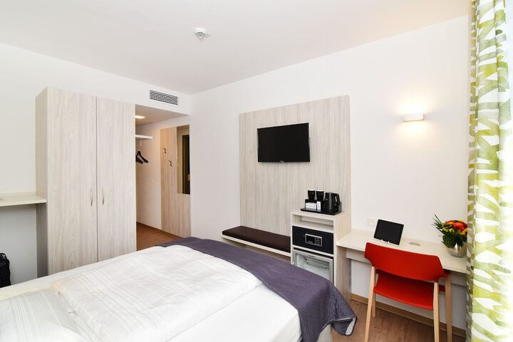 Room 4 of 51