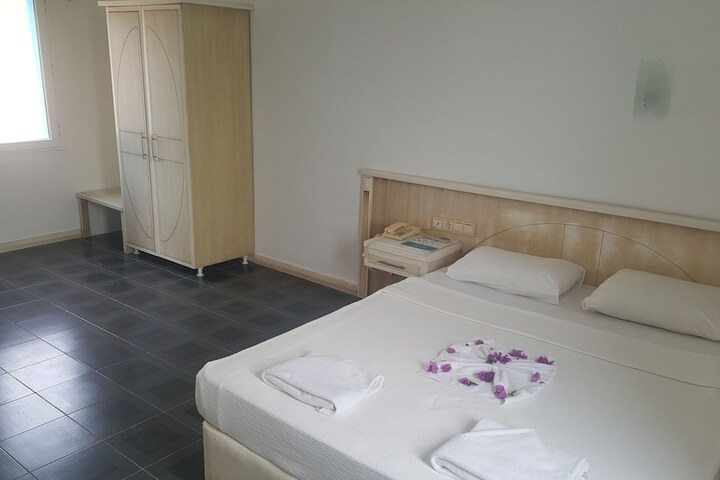 Room 3 of 16