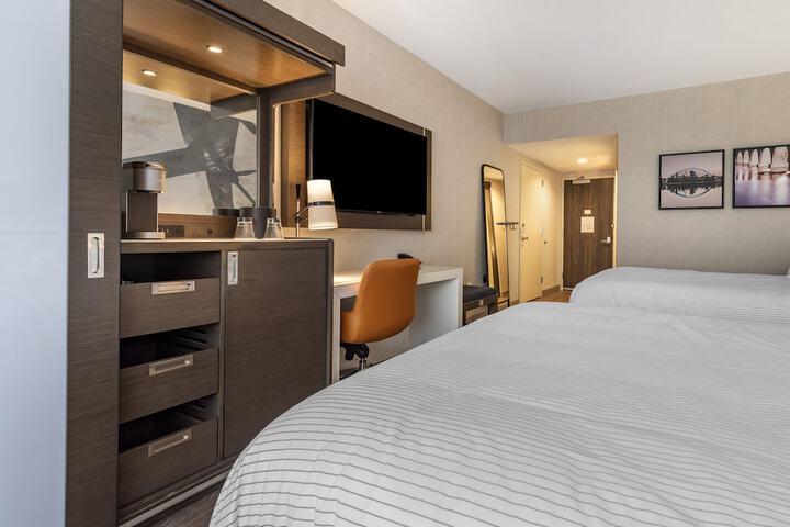 1 King Bed (3 of 14)
