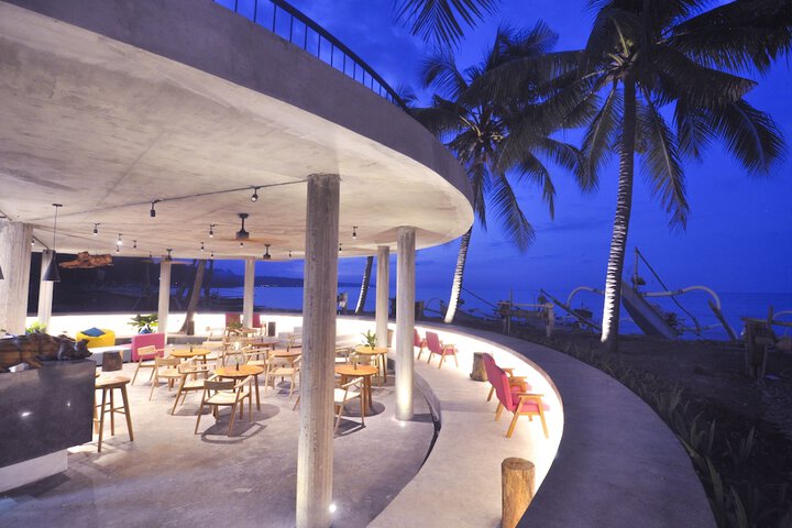 Dining 59 of 88