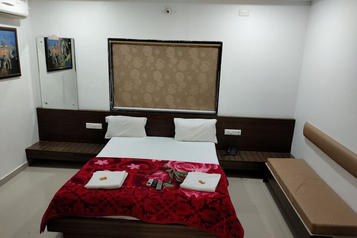 Room 5 of 17