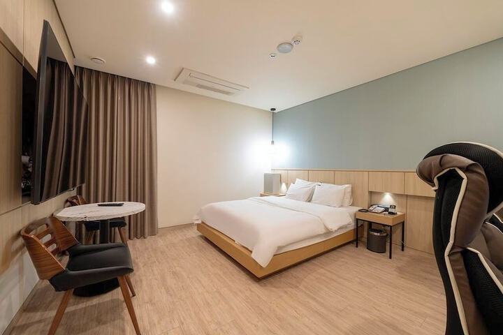 Room 13 of 29