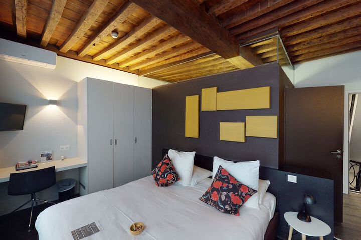 Room 21 of 61