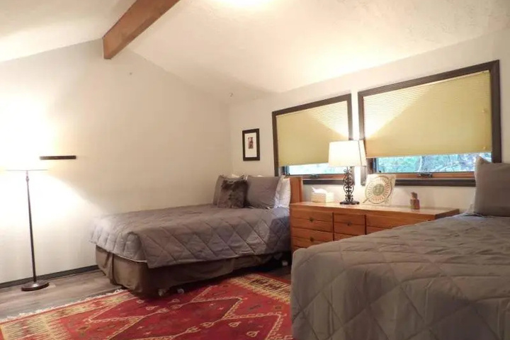 Room 4 of 12