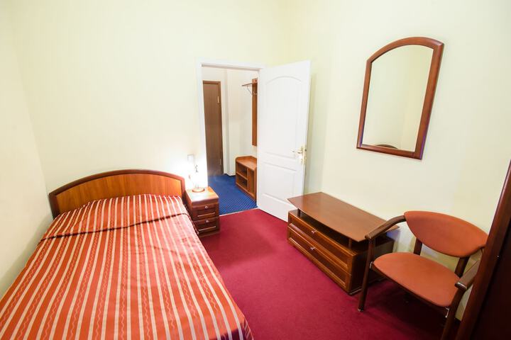 Room 5 of 60