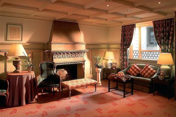 Entrance & Lobby