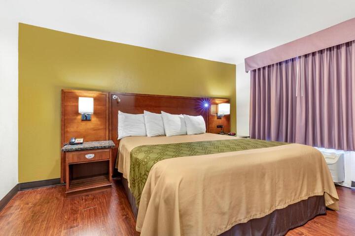 Standard Room, King or Two Doubles (3 of 3)