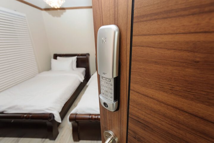 Room 17 of 86