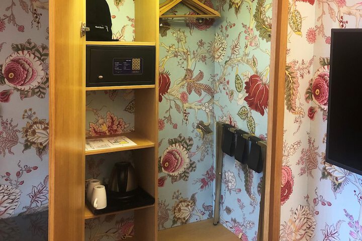 Room 18 of 65