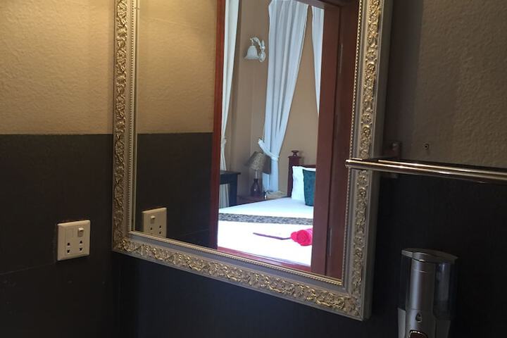 Room 28 of 43