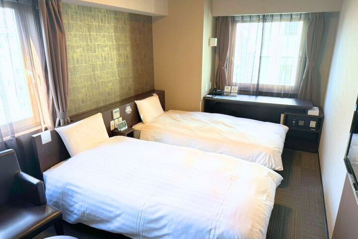 Room 8 of 76