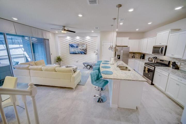 Exterior of Amazing vacation Townhome at Solterra Resort - 20min from Disney