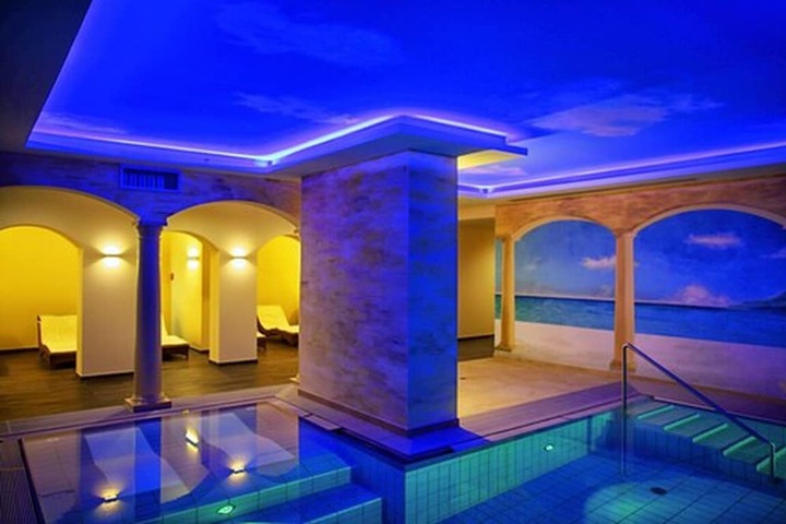 Hotel Pool