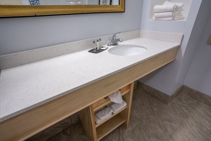 Deluxe 2 Double Beds (5 of 7)