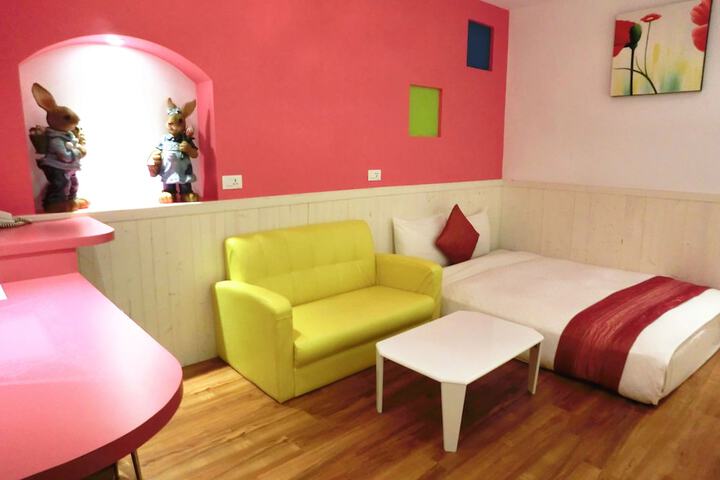 Room 12 of 68