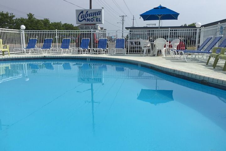 Hotel Pool