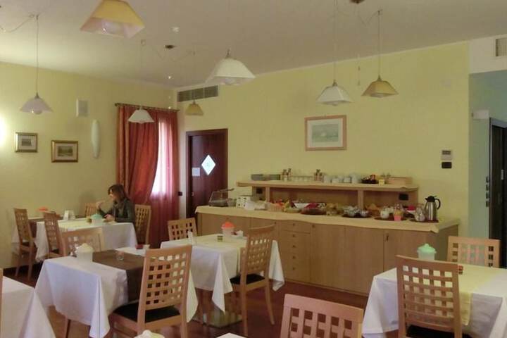 Dining 47 of 65