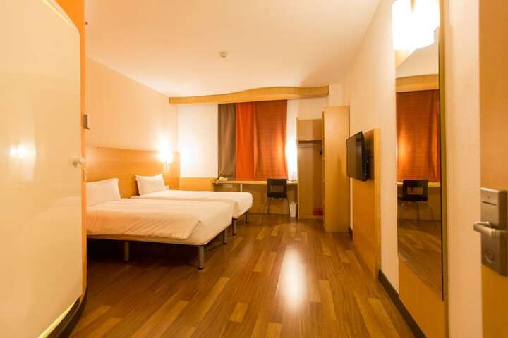 Room 4 of 35