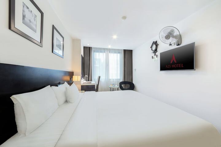 Room 8 of 28