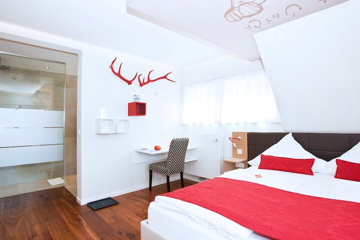 Room 7 of 25