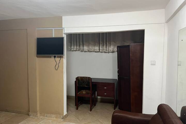 Room 4 of 7