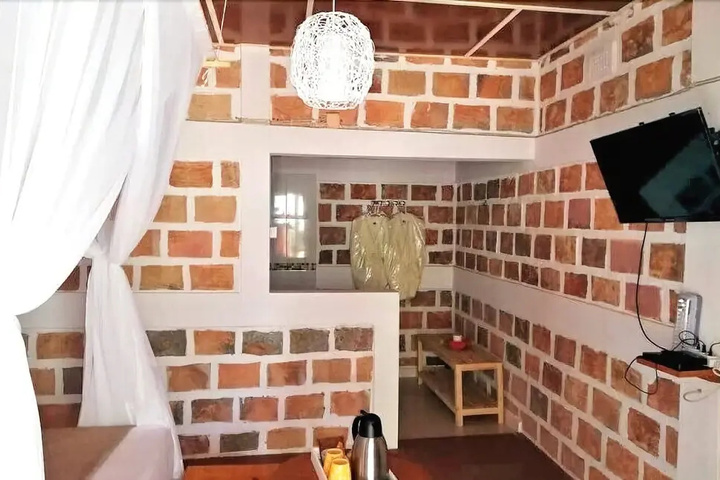 Room 13 of 21