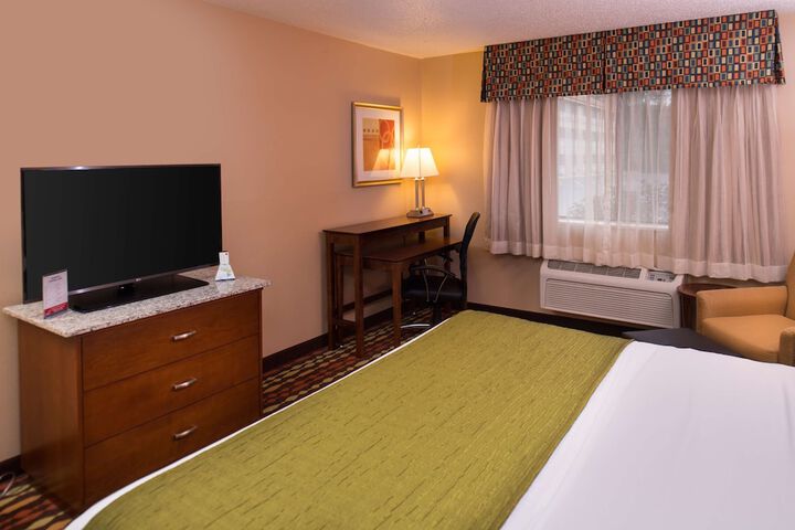 Room 40 of 82