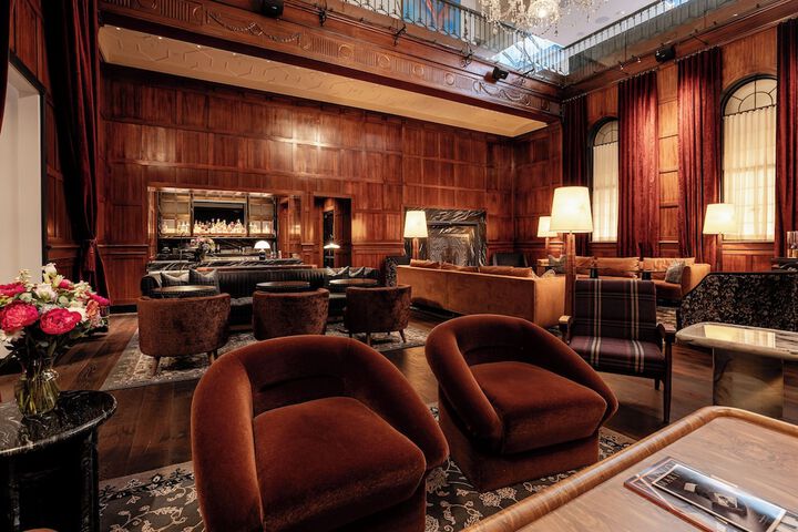 Lounge 68 of 93