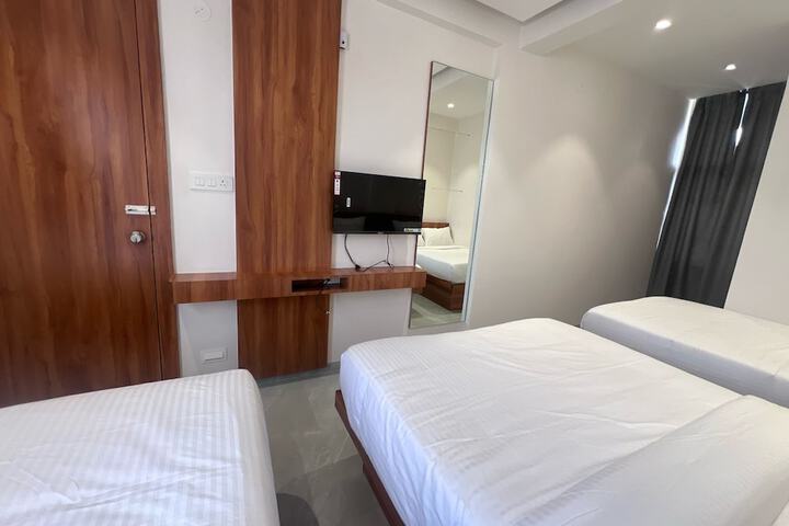 Room 15 of 34
