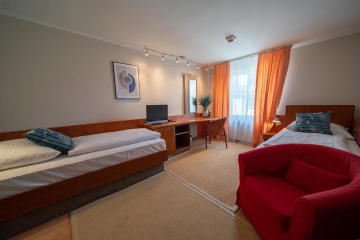 Room 25 of 39