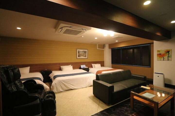 Room 12 of 46