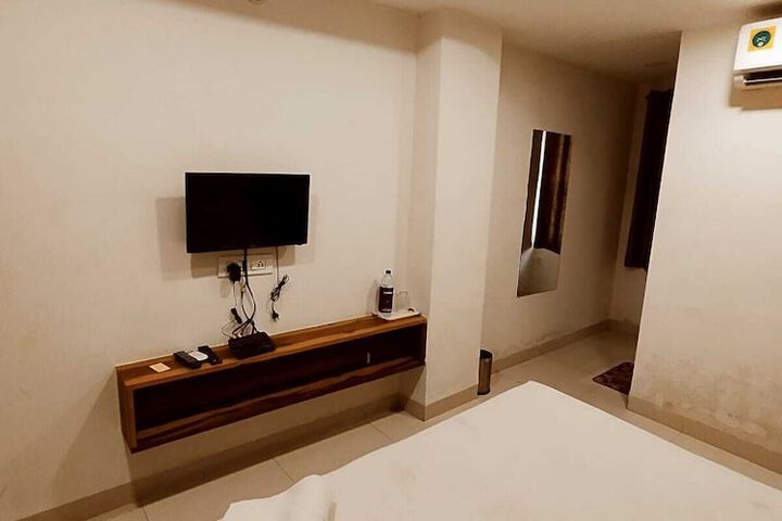 Room 21 of 38