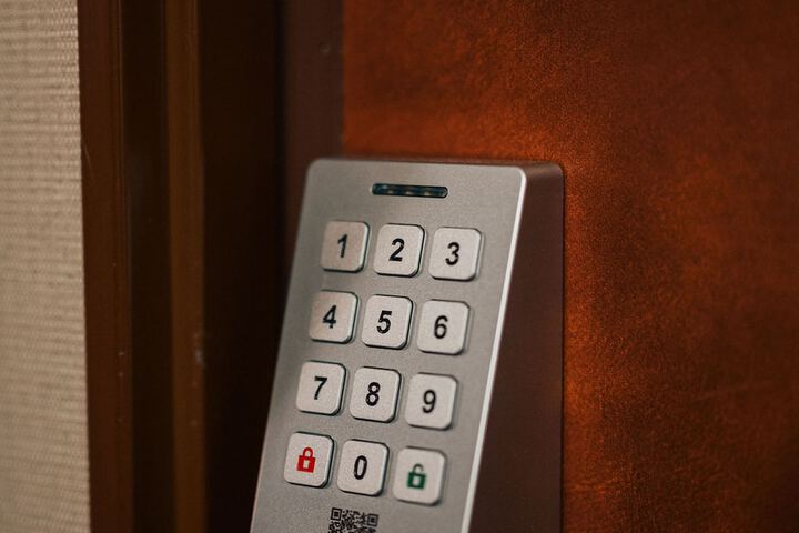 Room 32 of 106