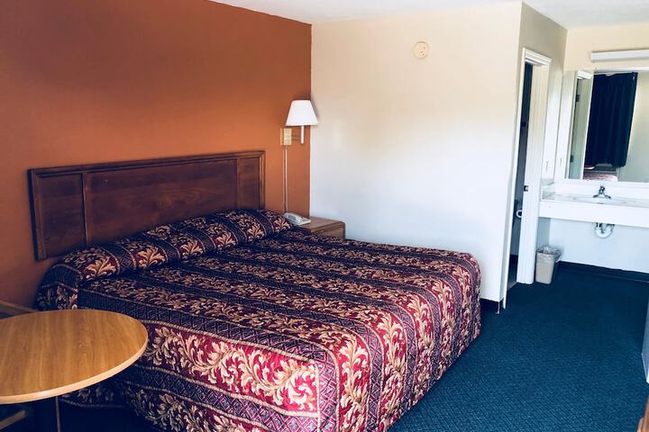 Room 4 of 28