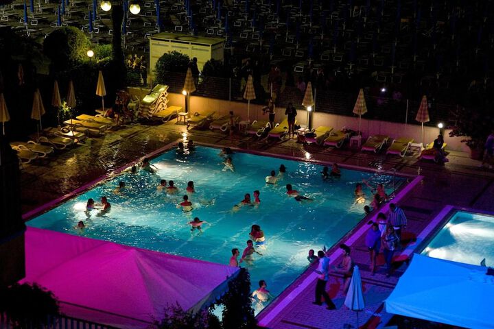 Hotel Pool