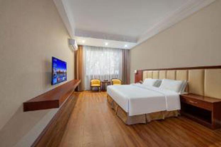 Room 8 of 9