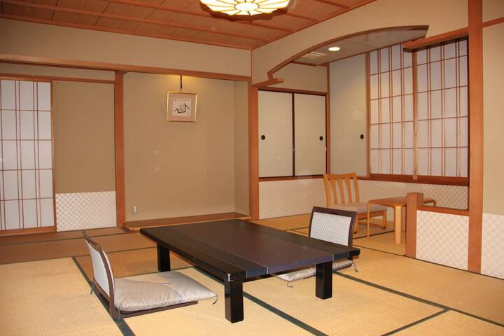 Room 4 of 22
