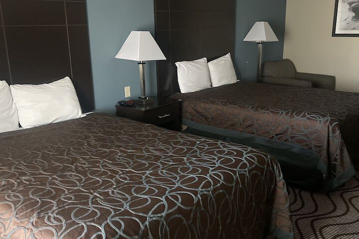 Room 5 of 9