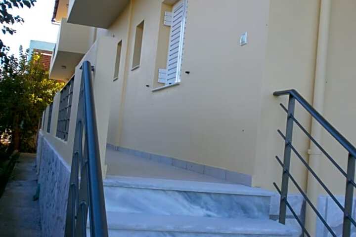 Hero Image 1 of 7