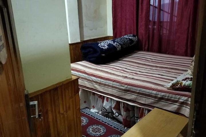 Room 52 of 77