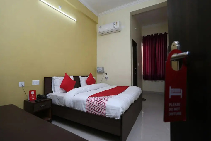 Room 6 of 14