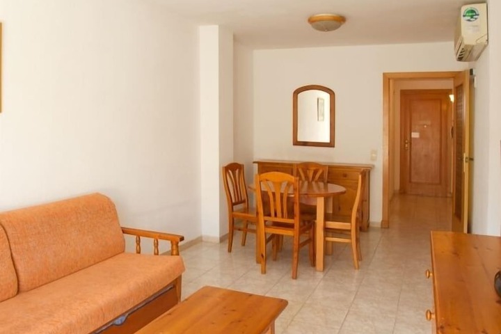Room 9 of 21